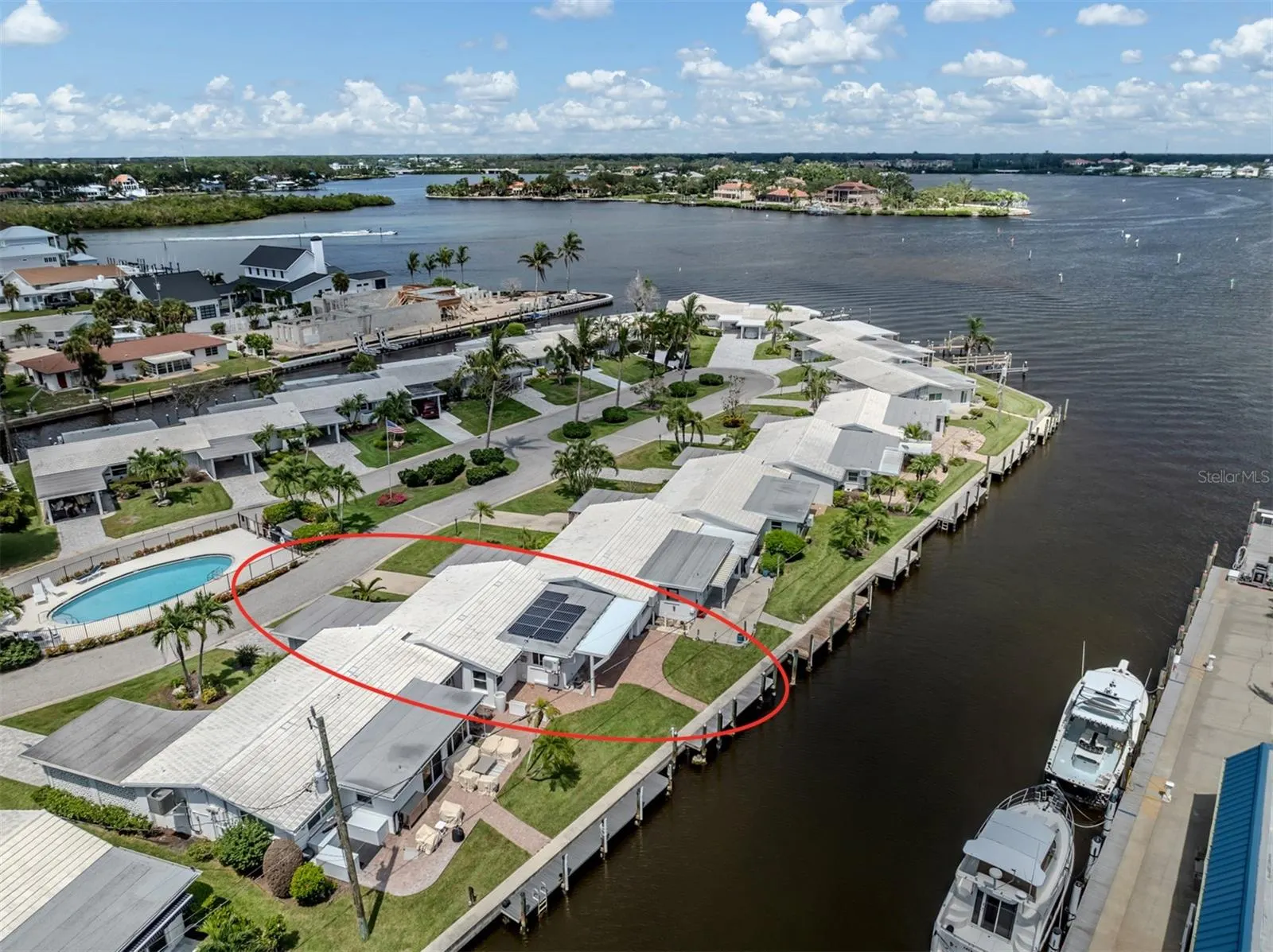 853 WHITE CAP CIR #18, #18