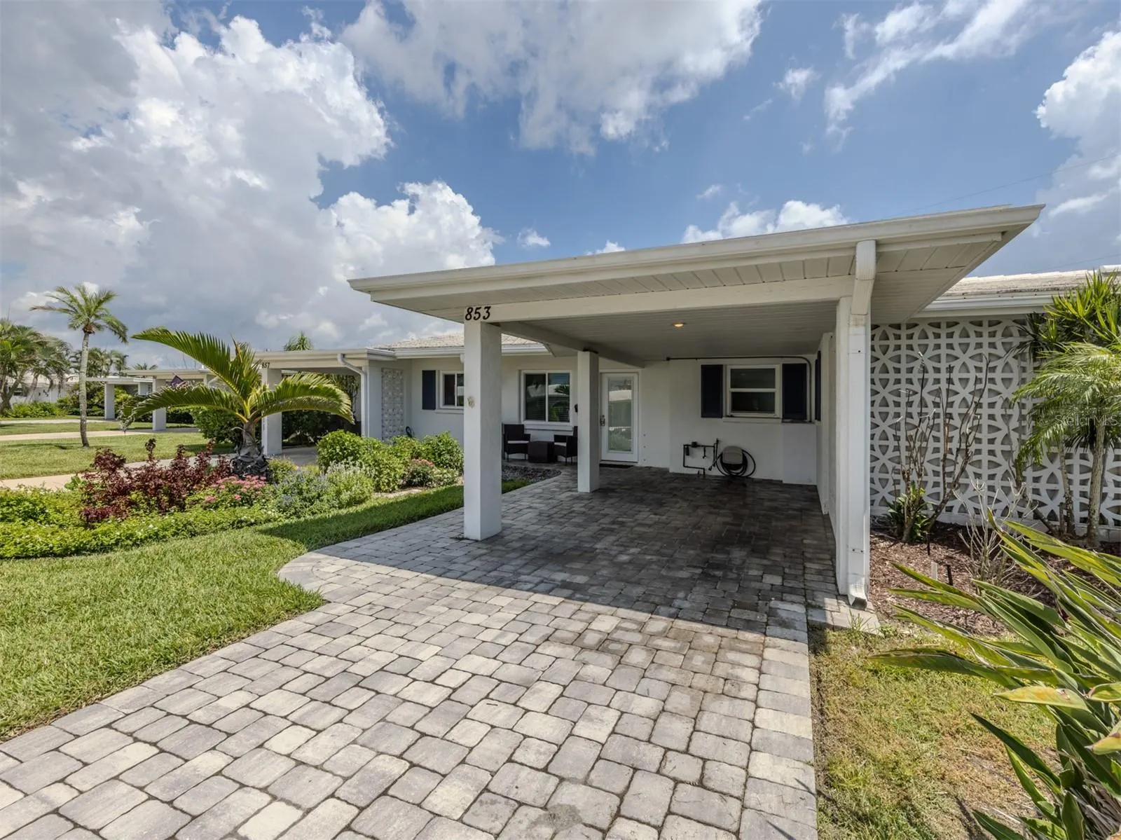 853 WHITE CAP CIR #18, #18