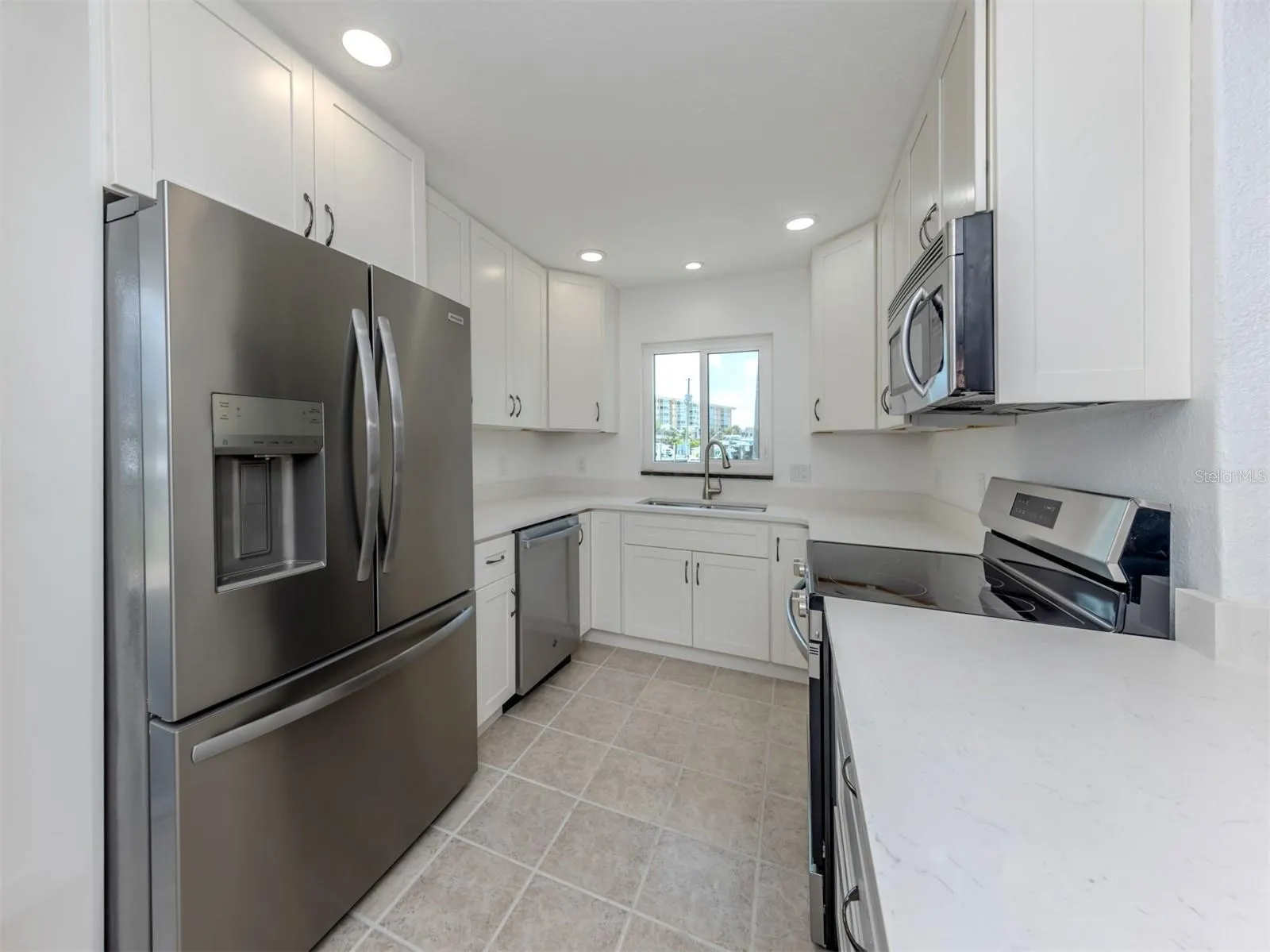 853 WHITE CAP CIR #18, #18