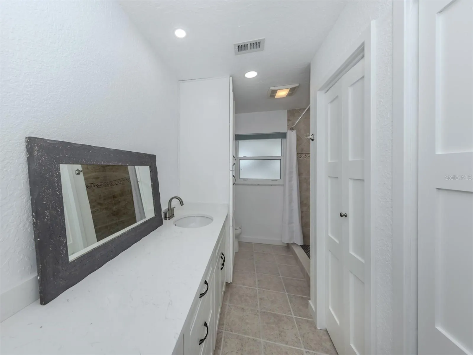 853 WHITE CAP CIR #18, #18