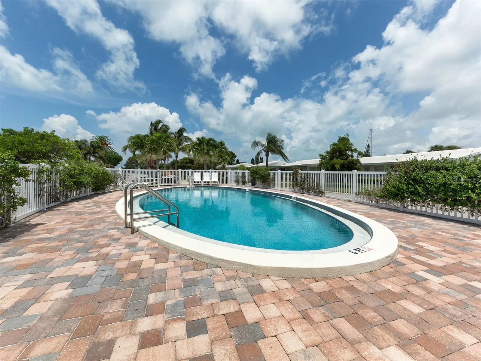 853 WHITE CAP CIR #18, #18