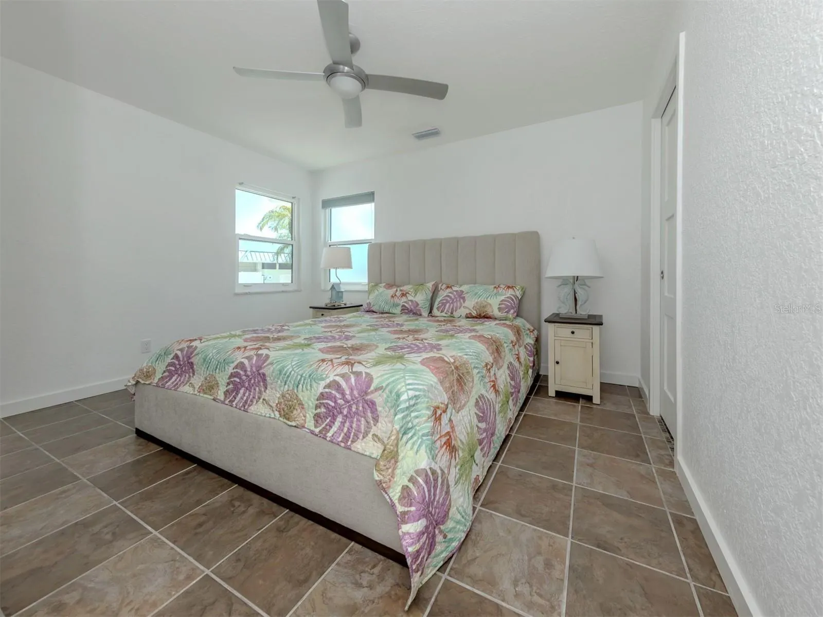 853 WHITE CAP CIR #18, #18