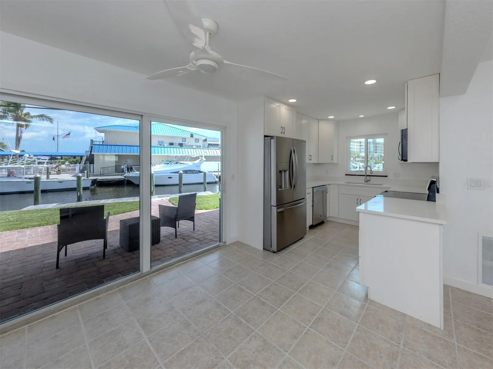853 WHITE CAP CIR #18, #18