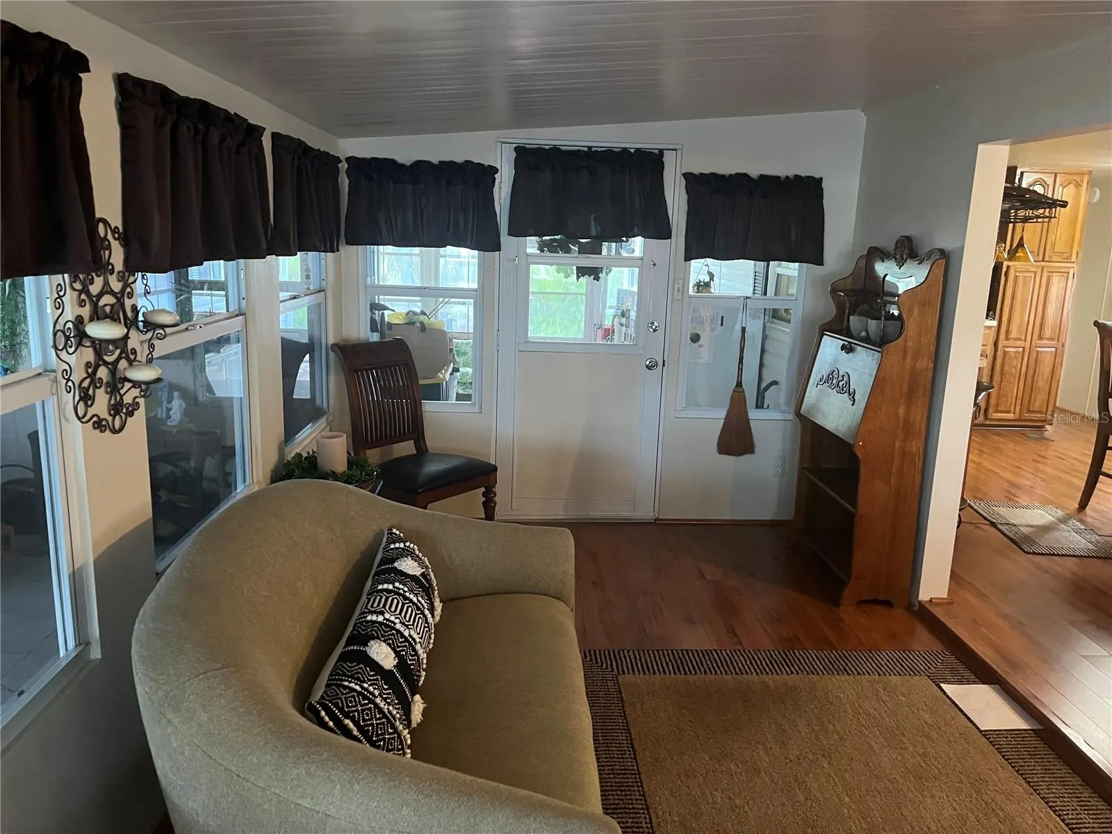 401 ROMA RD
