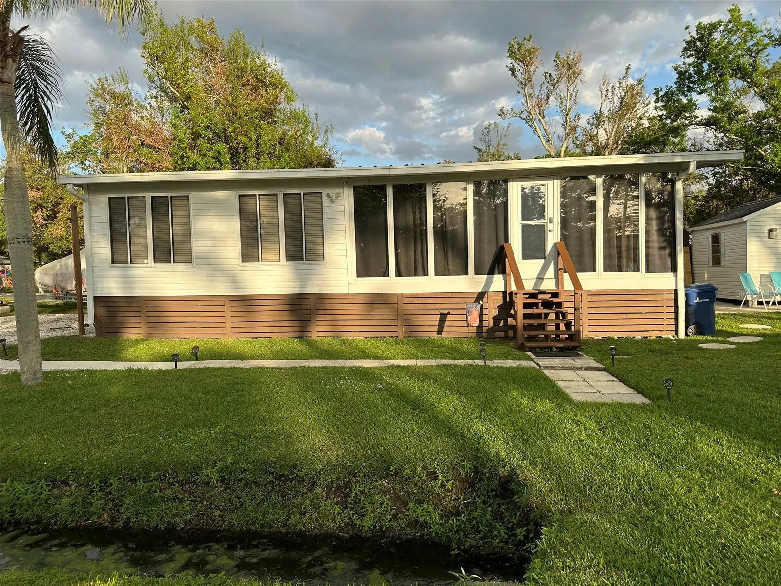 400 OLIVE AVE