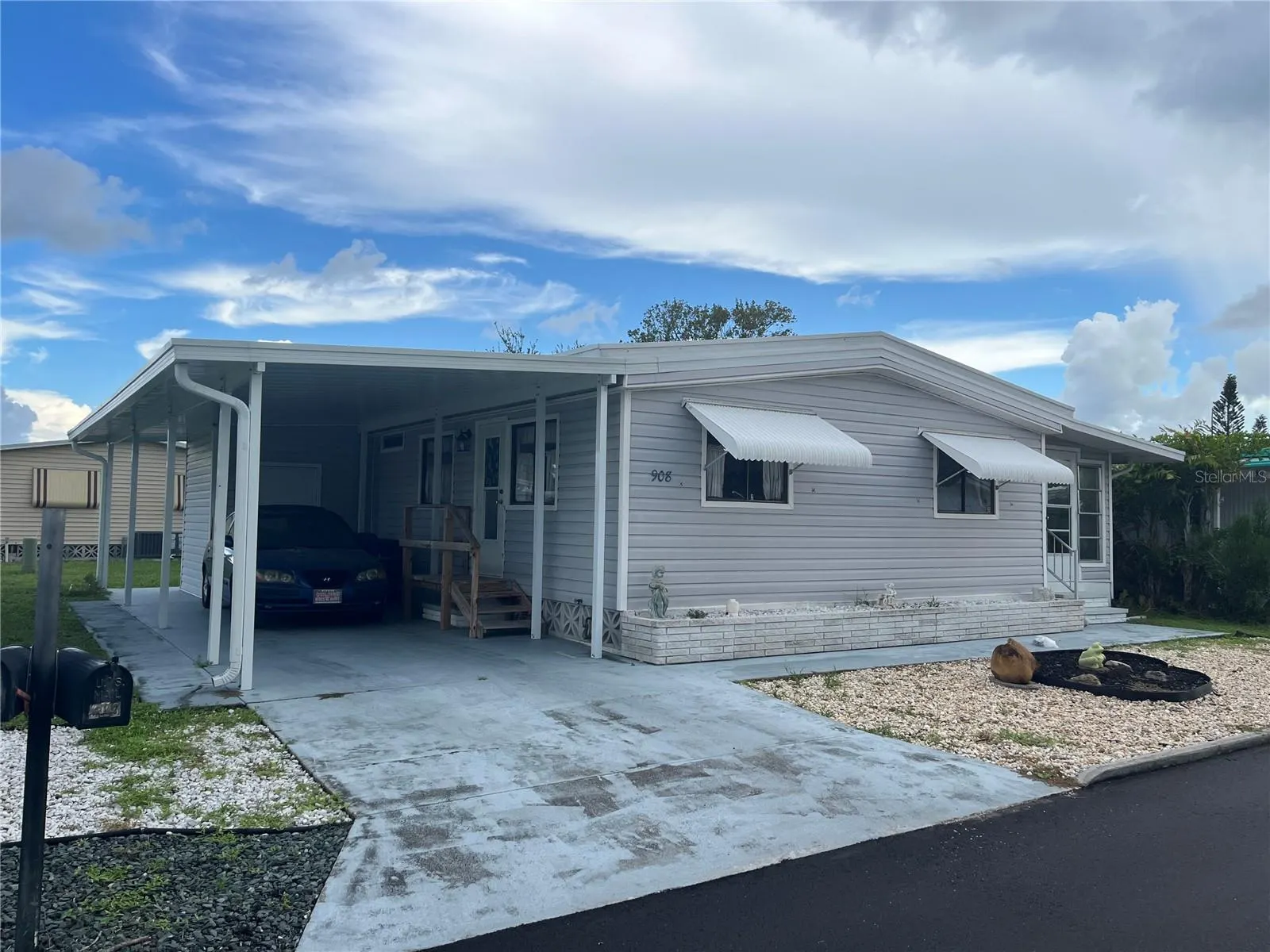 908 JOLANDA CIR