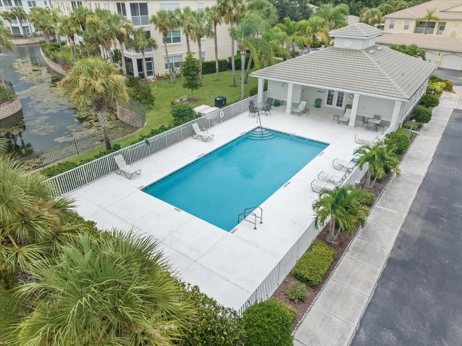 700 GARDENS EDGE DR #724, #724