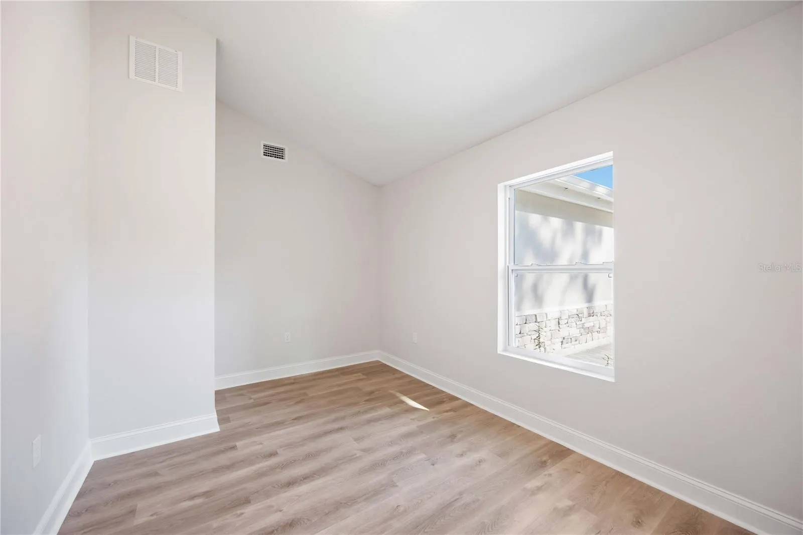2765 DUMONT LN