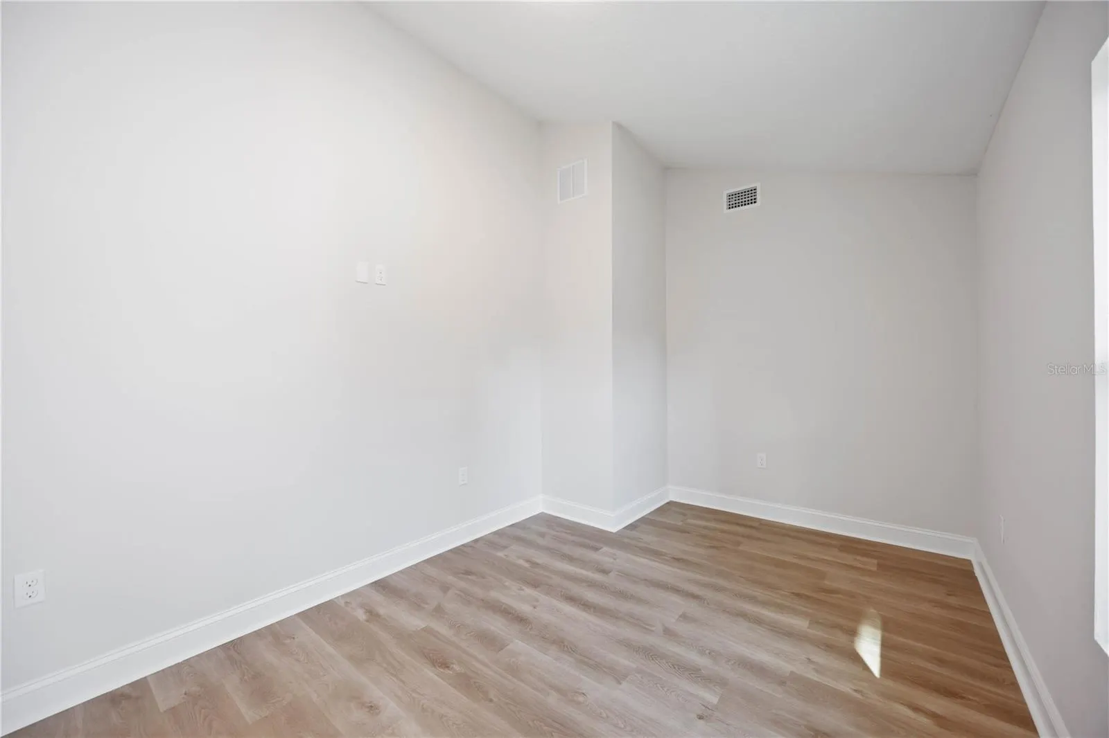 2765 DUMONT LN