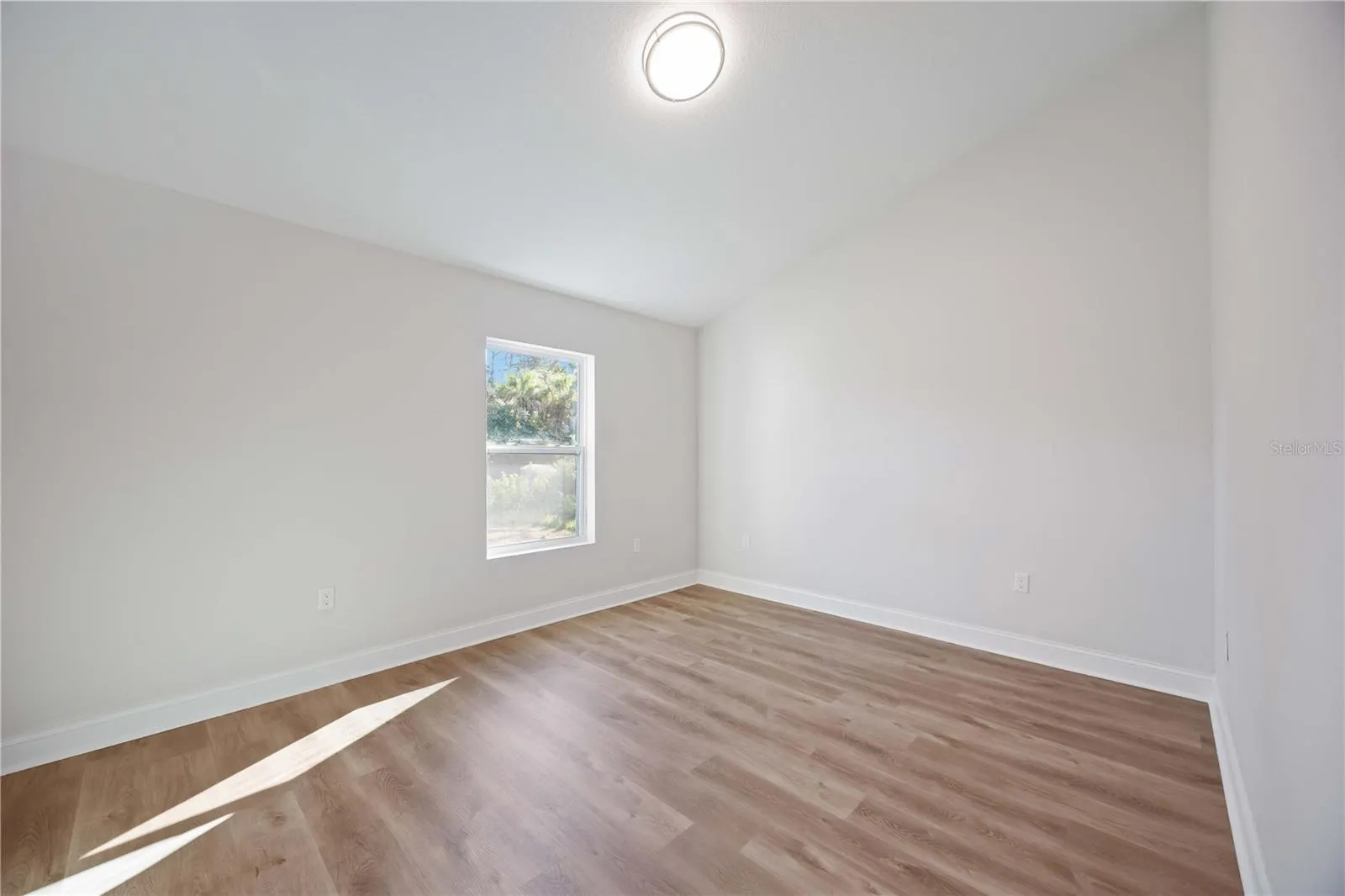 2765 DUMONT LN