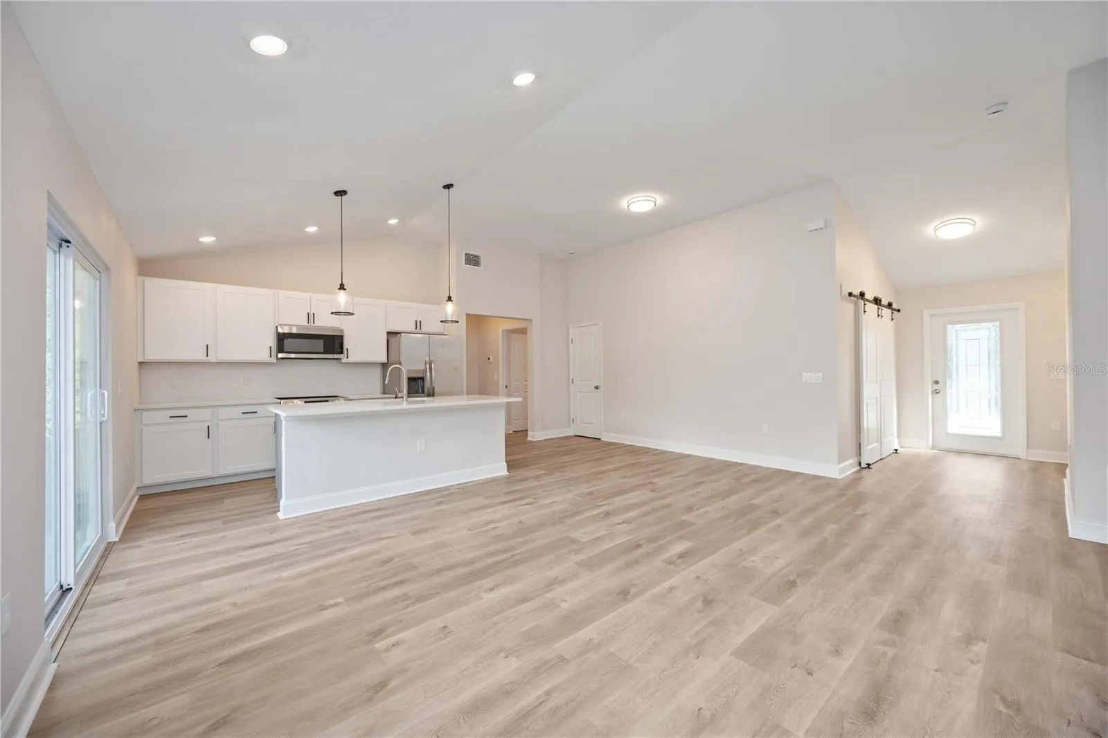 2765 DUMONT LN