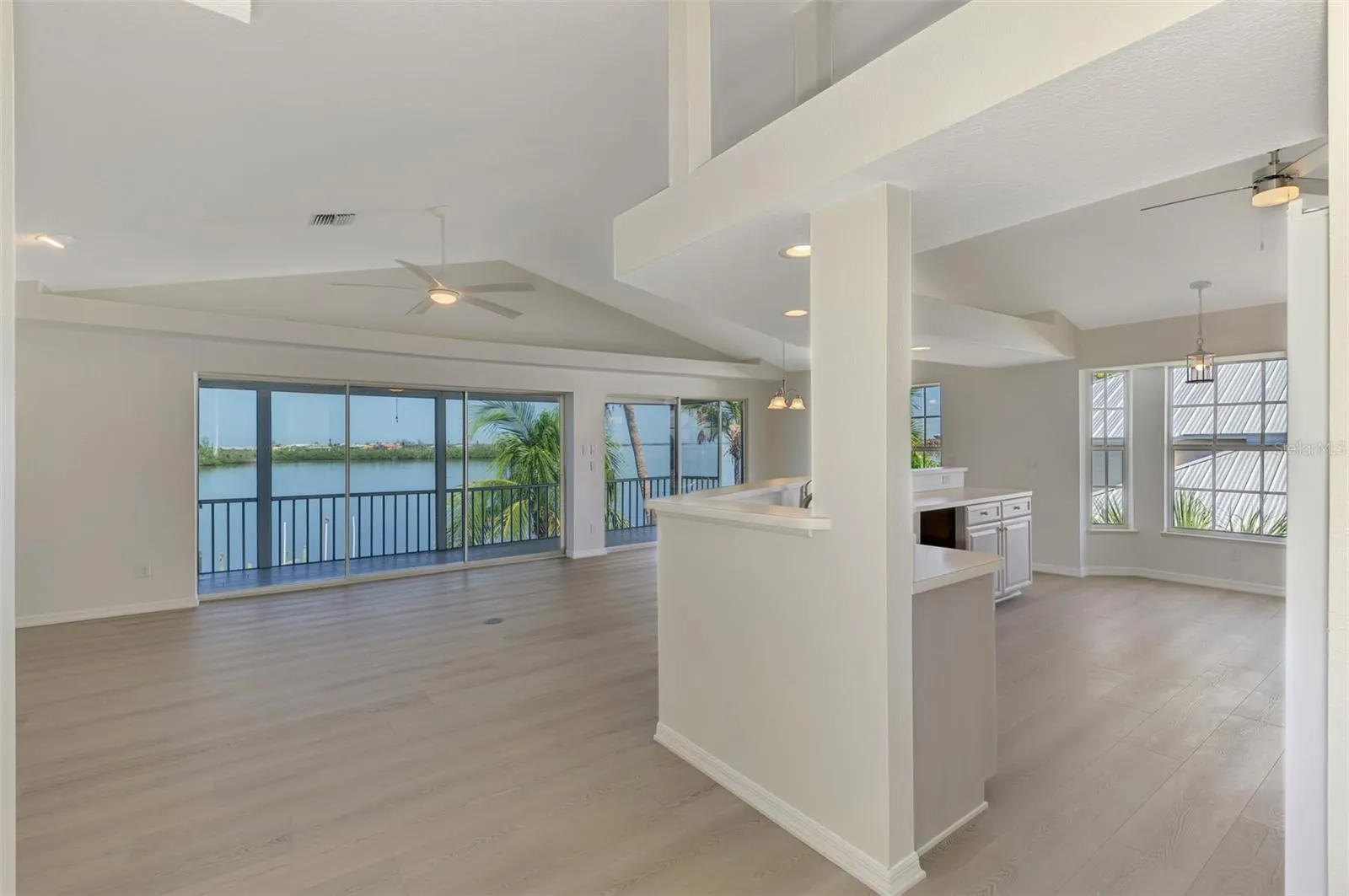 1380 BEACH RD #4, #4