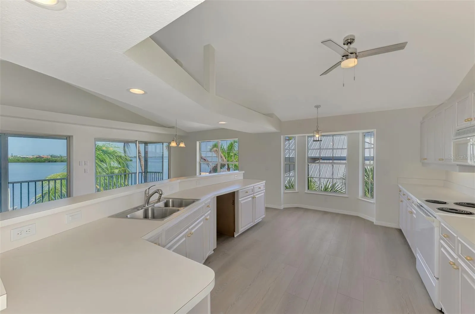 1380 BEACH RD #4, #4