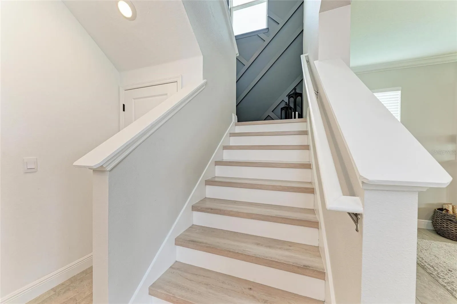 16724 BARNWOOD PL