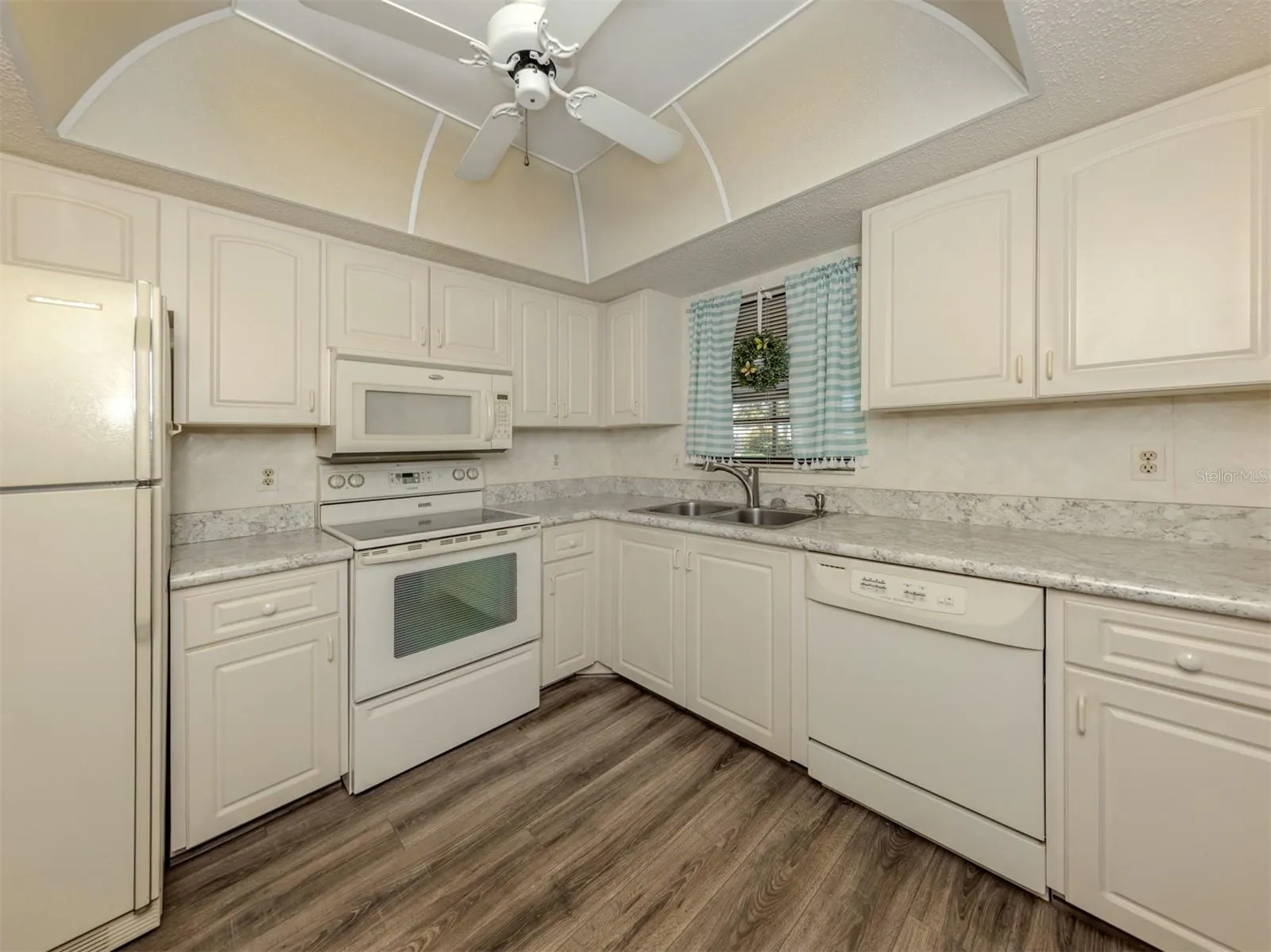 1708 BONITAS CIR #1726A, #1726A