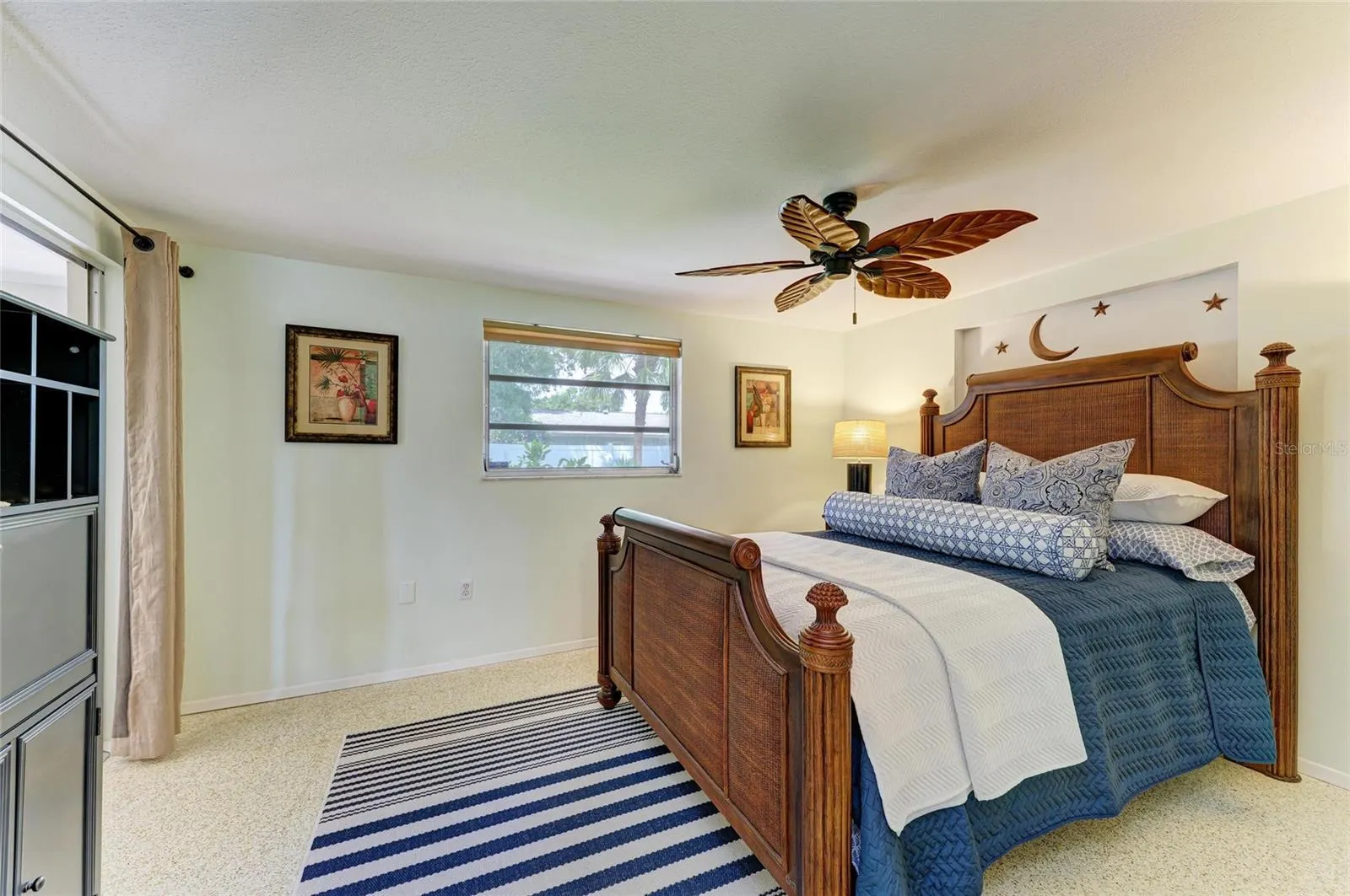 564 W SEMINOLE DR