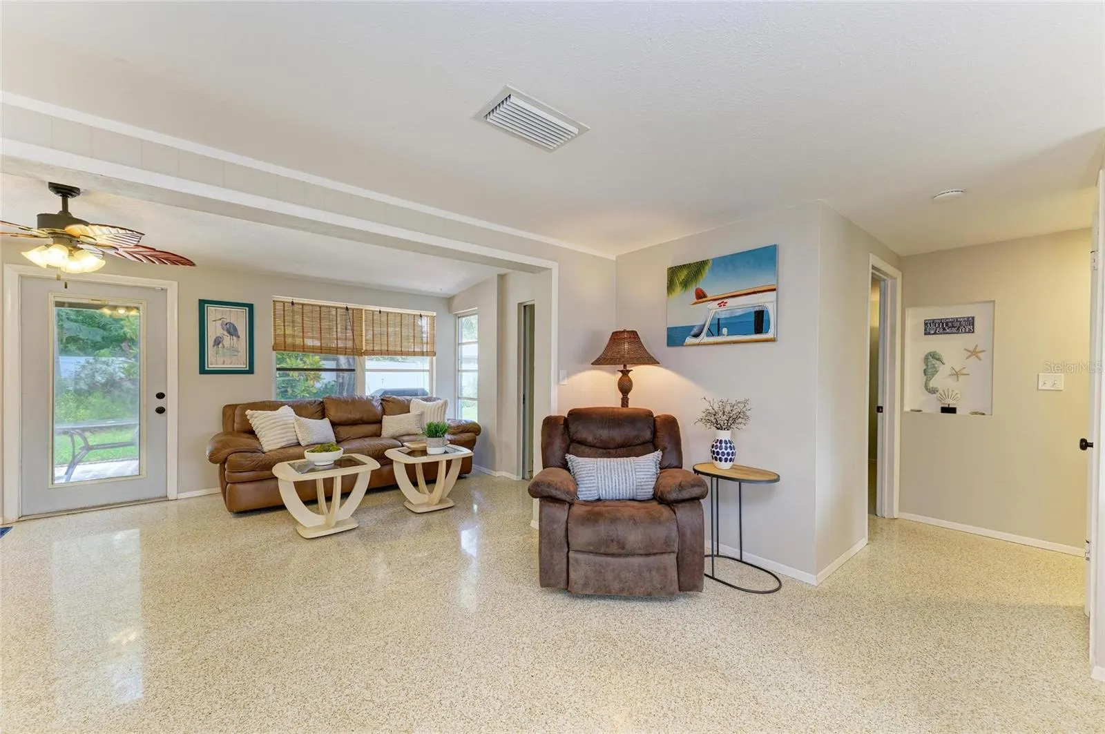 564 W SEMINOLE DR