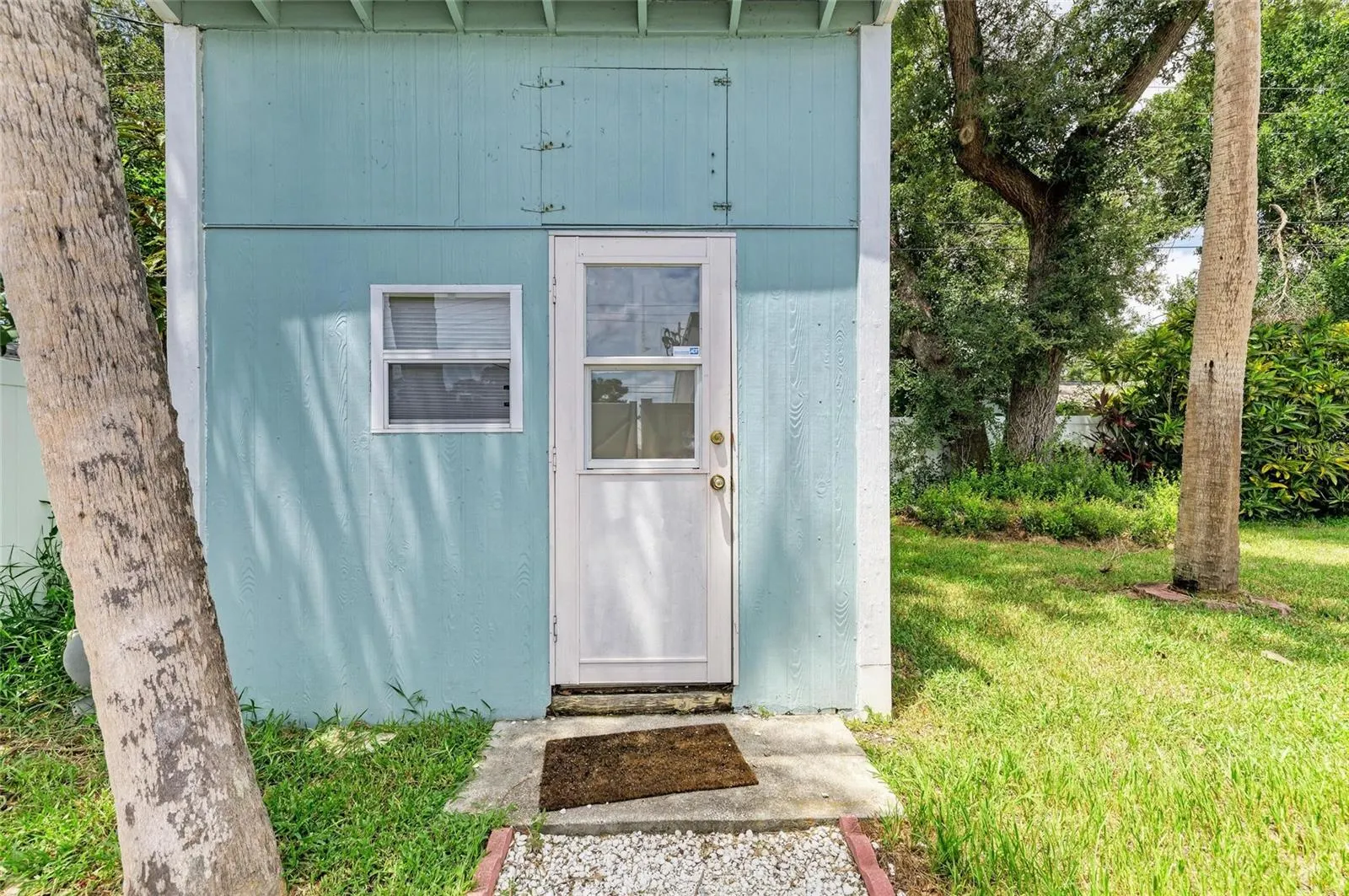 564 W SEMINOLE DR