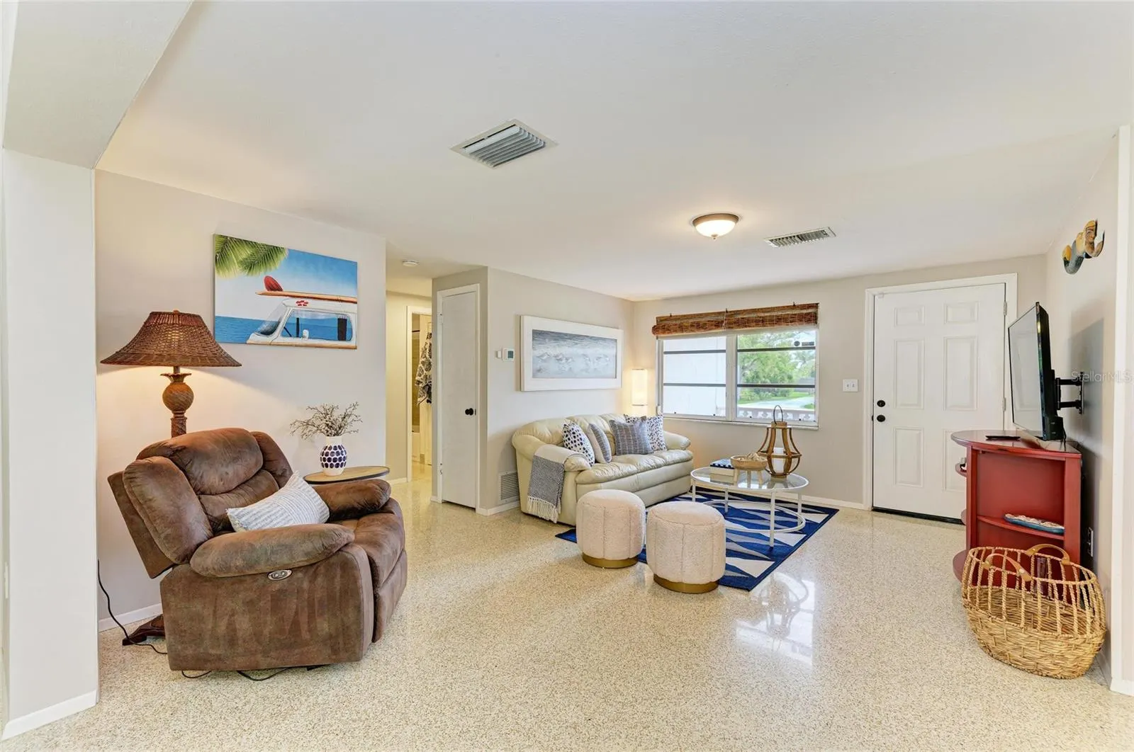 564 W SEMINOLE DR
