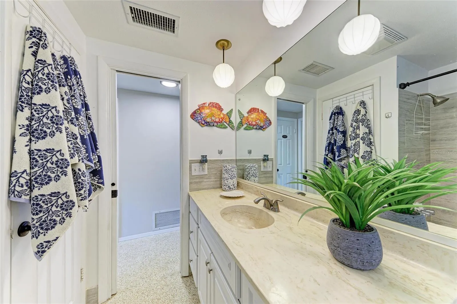 564 W SEMINOLE DR