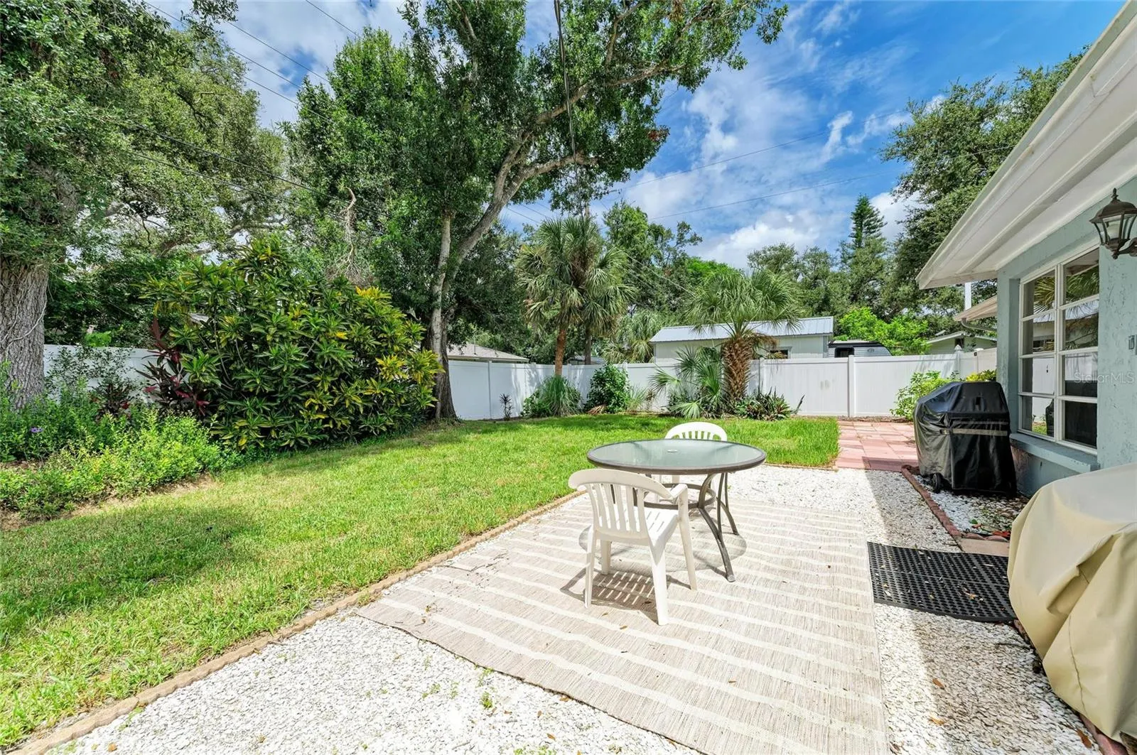 564 W SEMINOLE DR