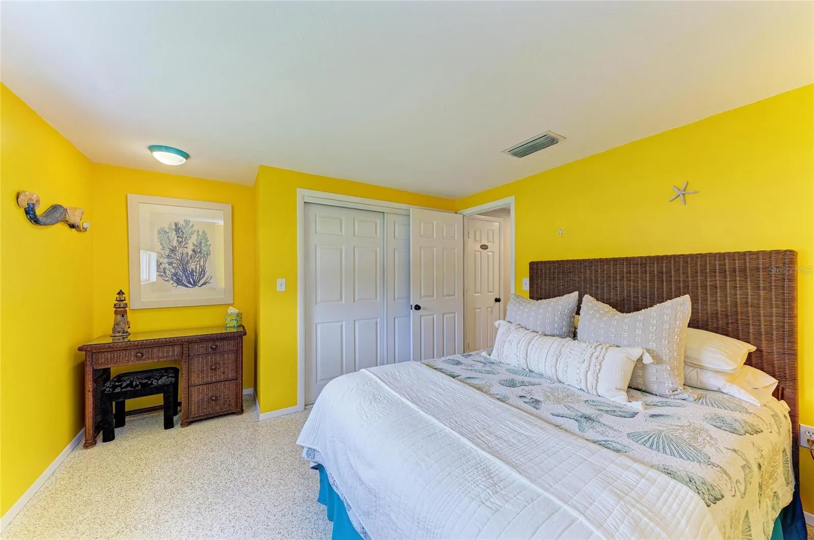 564 W SEMINOLE DR