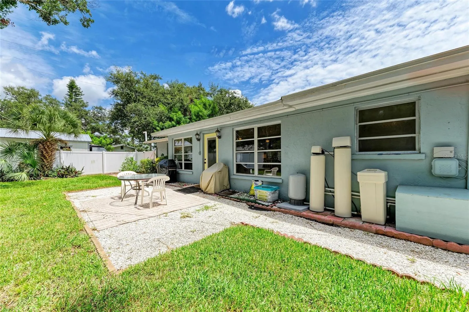 564 W SEMINOLE DR
