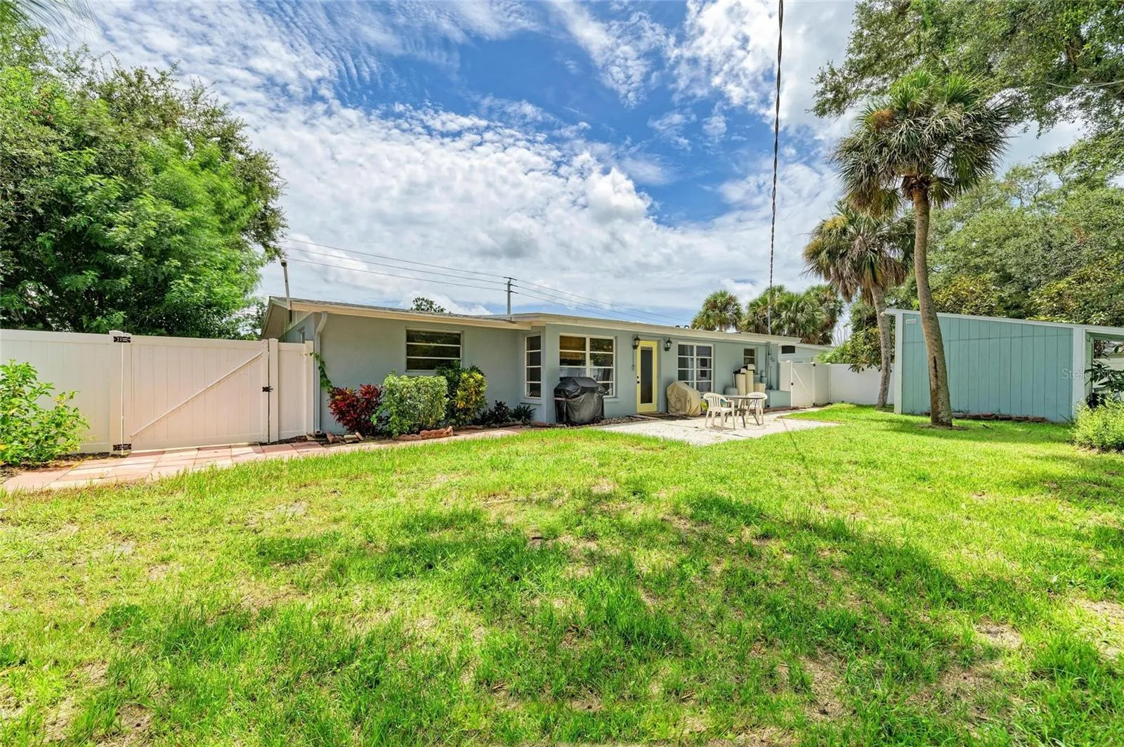 564 W SEMINOLE DR