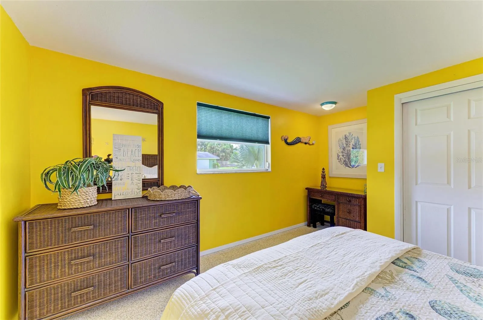 564 W SEMINOLE DR