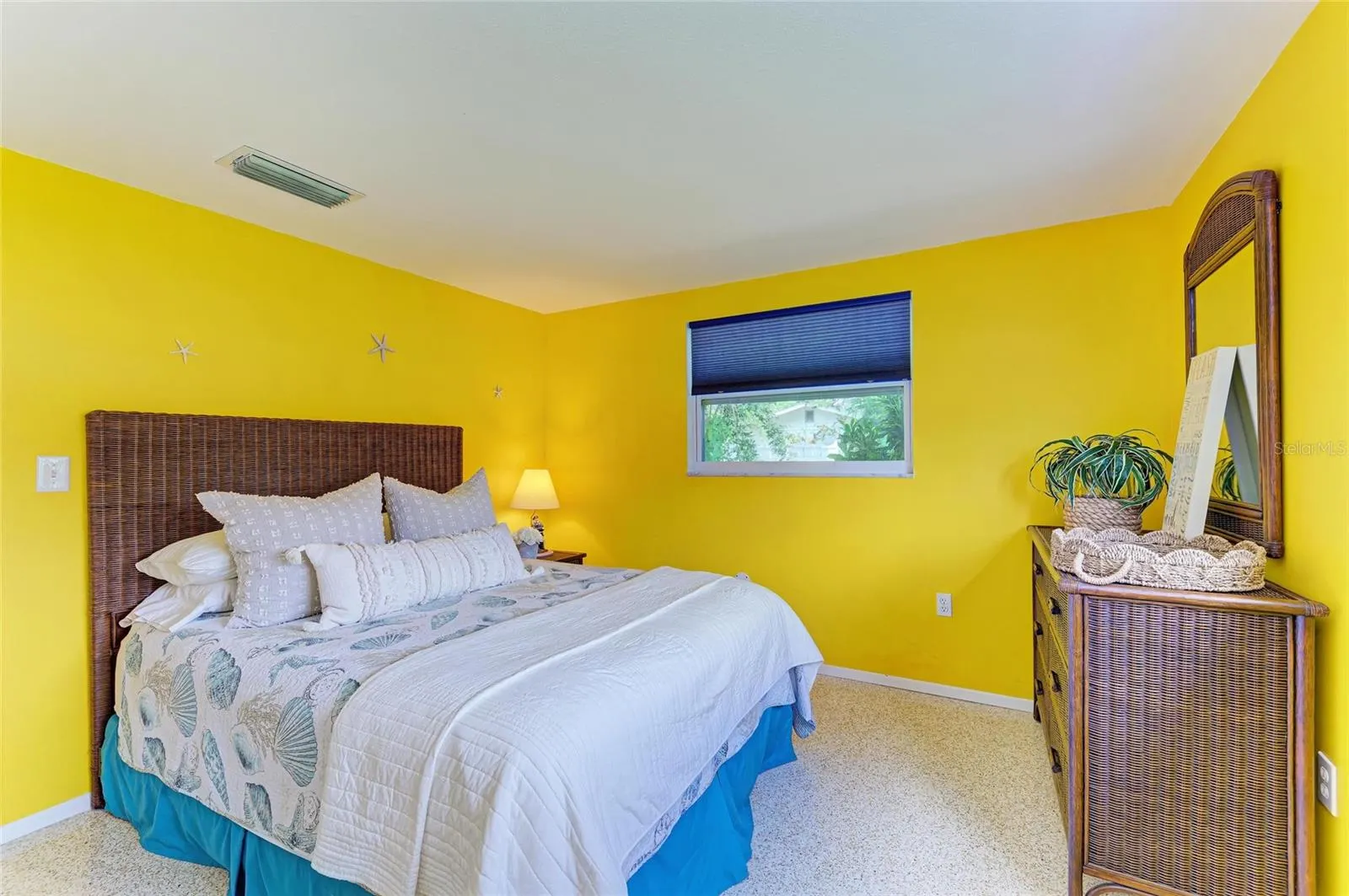 564 W SEMINOLE DR