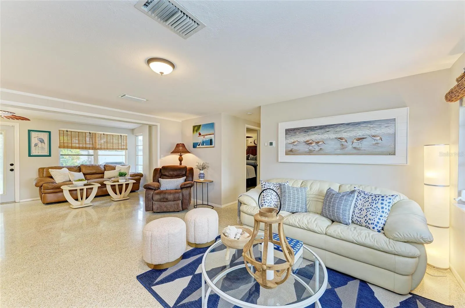 564 W SEMINOLE DR