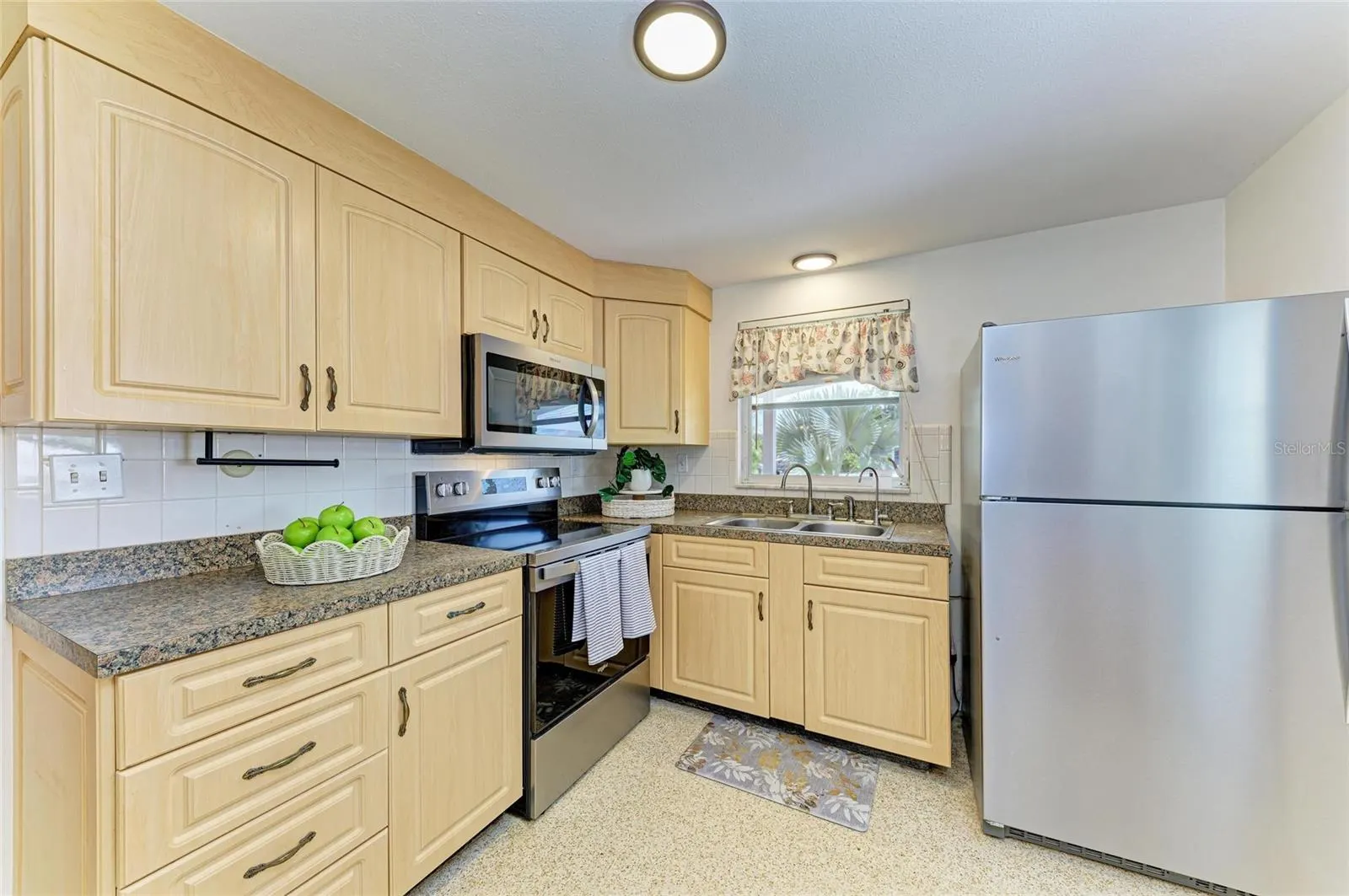 564 W SEMINOLE DR