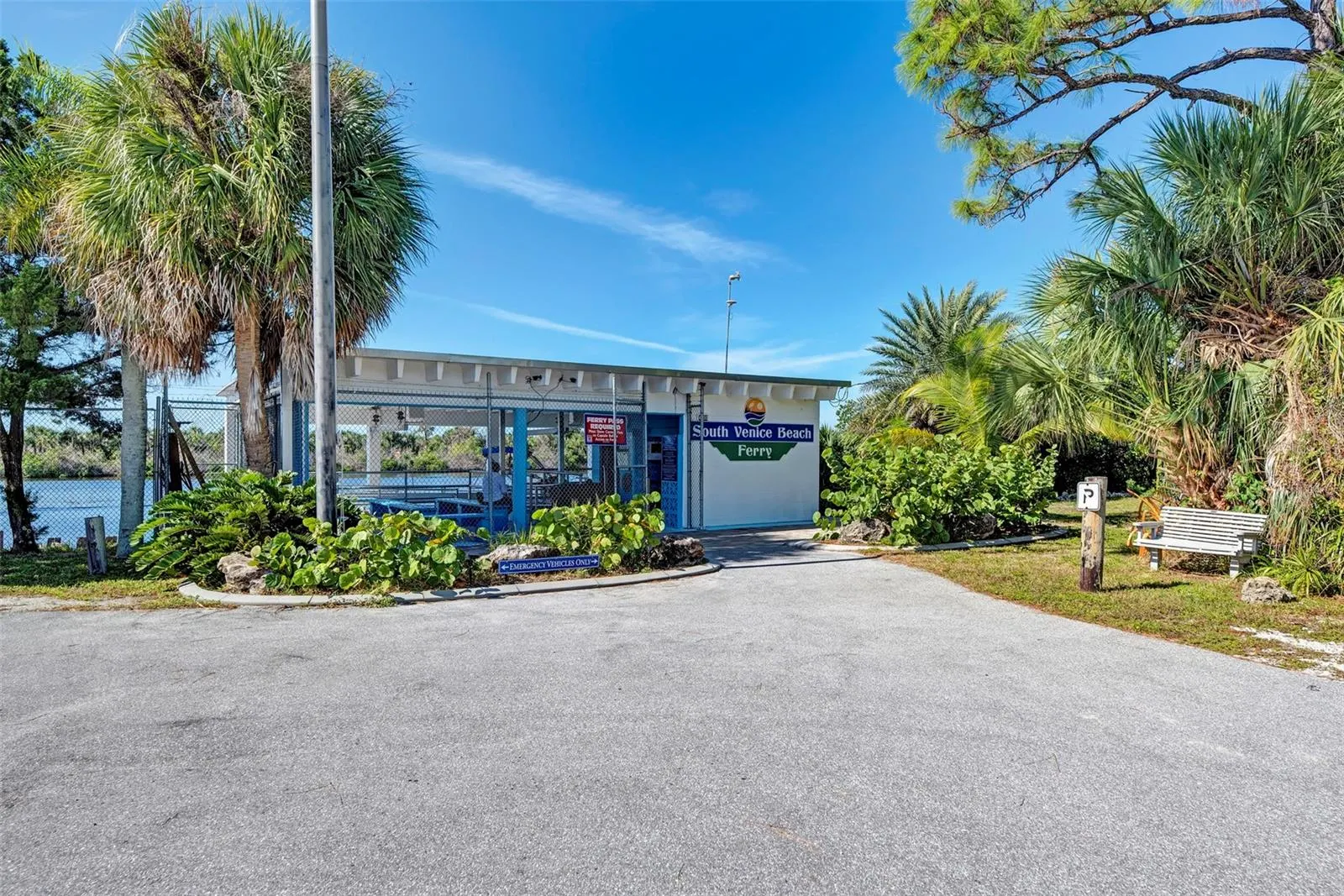 564 W SEMINOLE DR