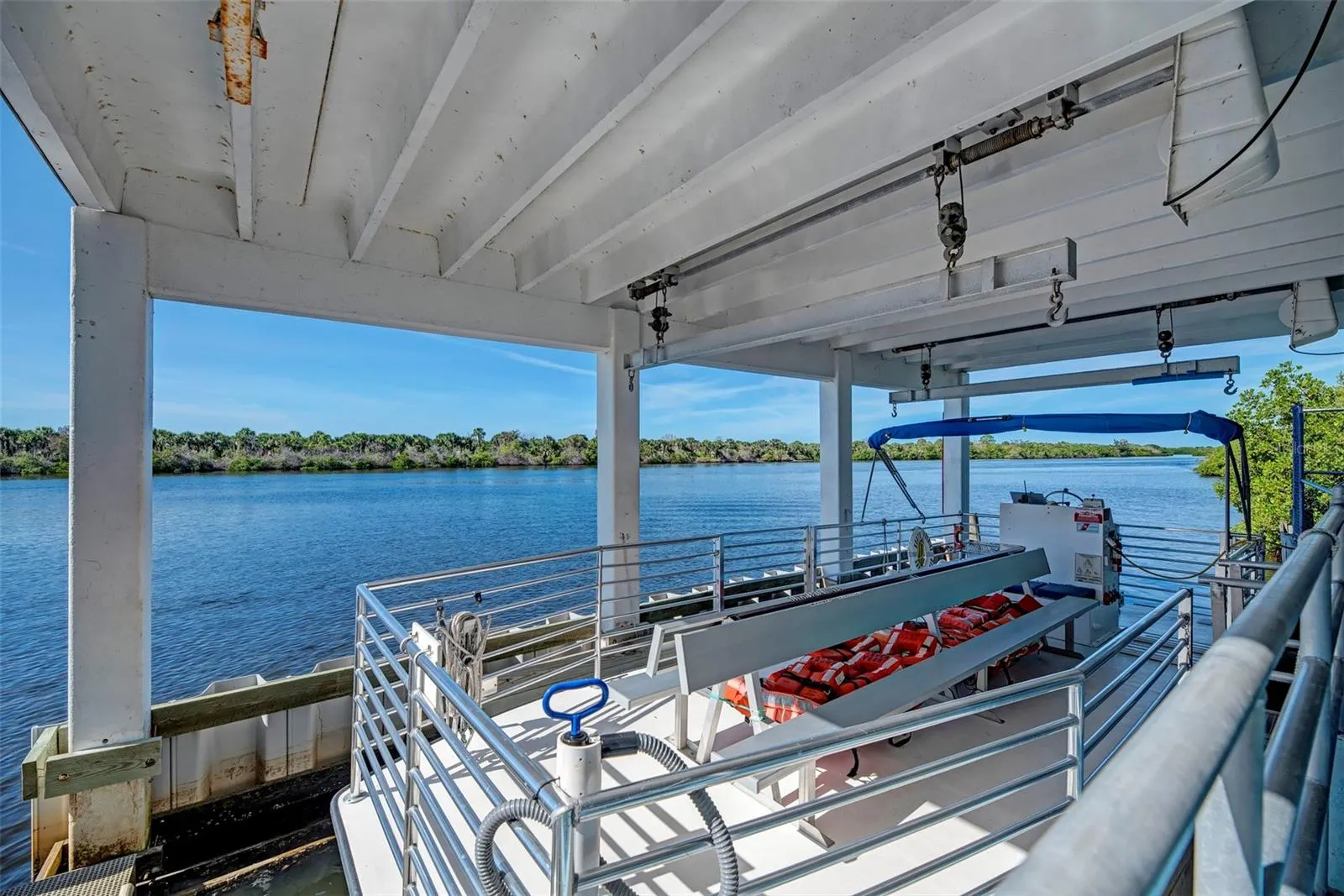 564 W SEMINOLE DR