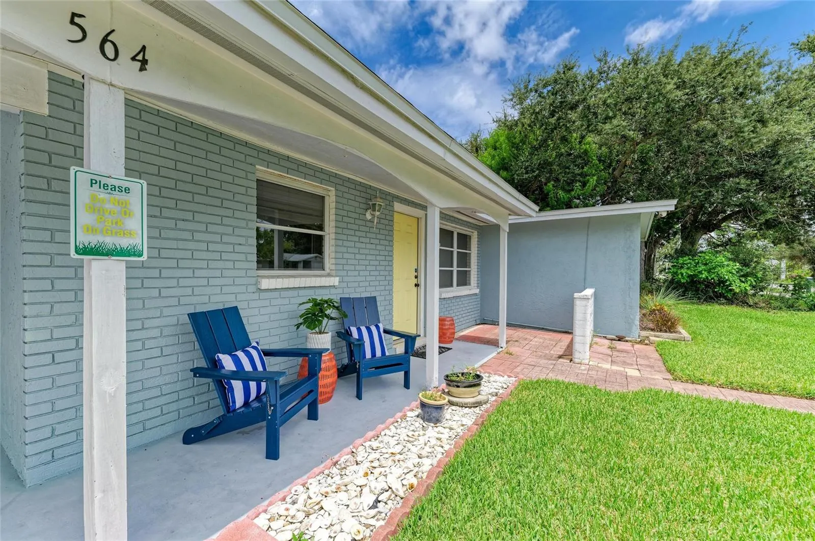 564 W SEMINOLE DR
