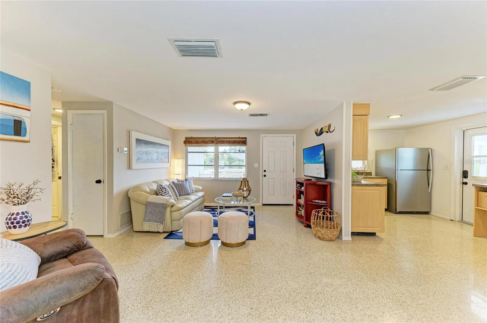 564 W SEMINOLE DR