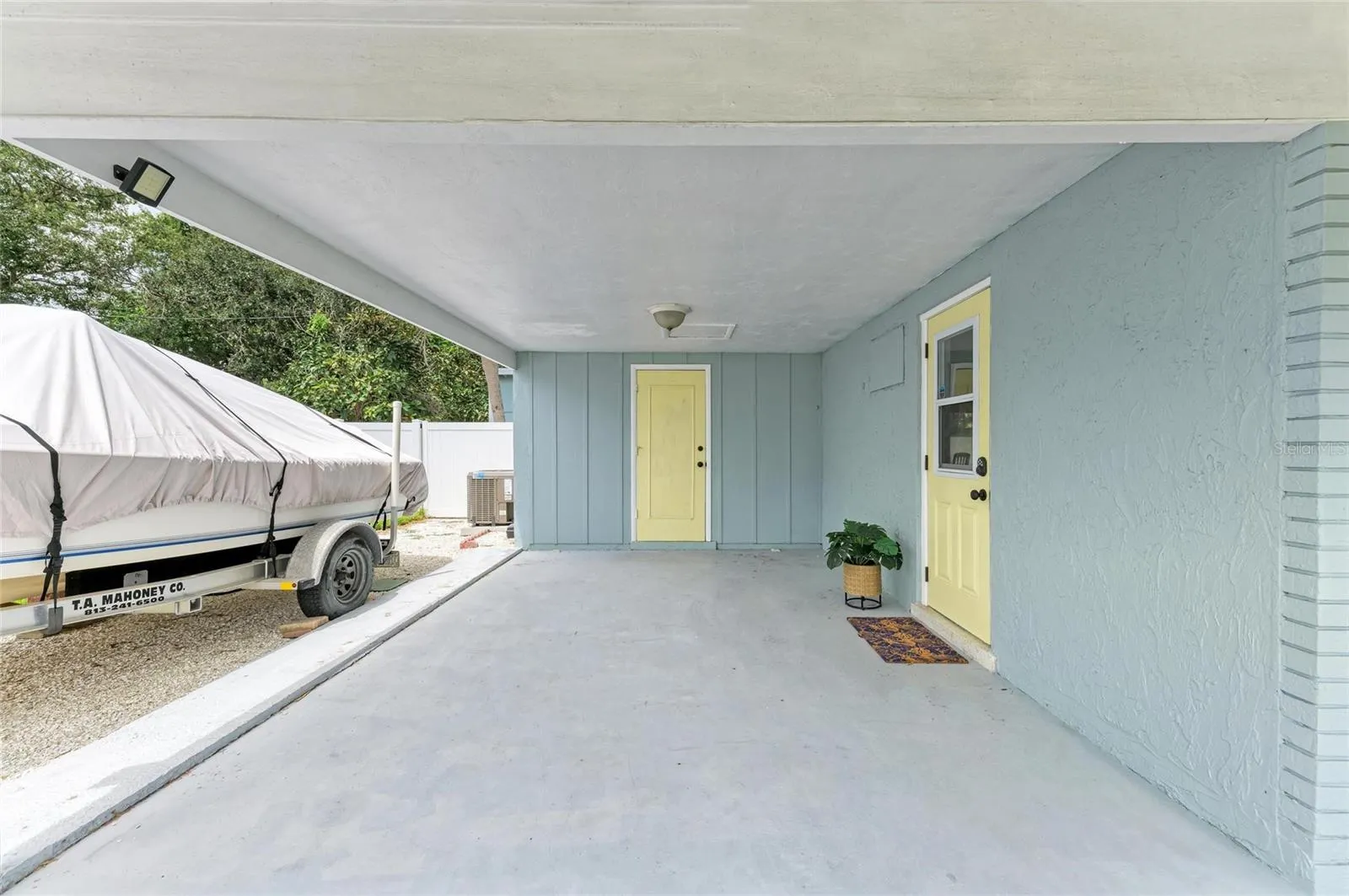 564 W SEMINOLE DR