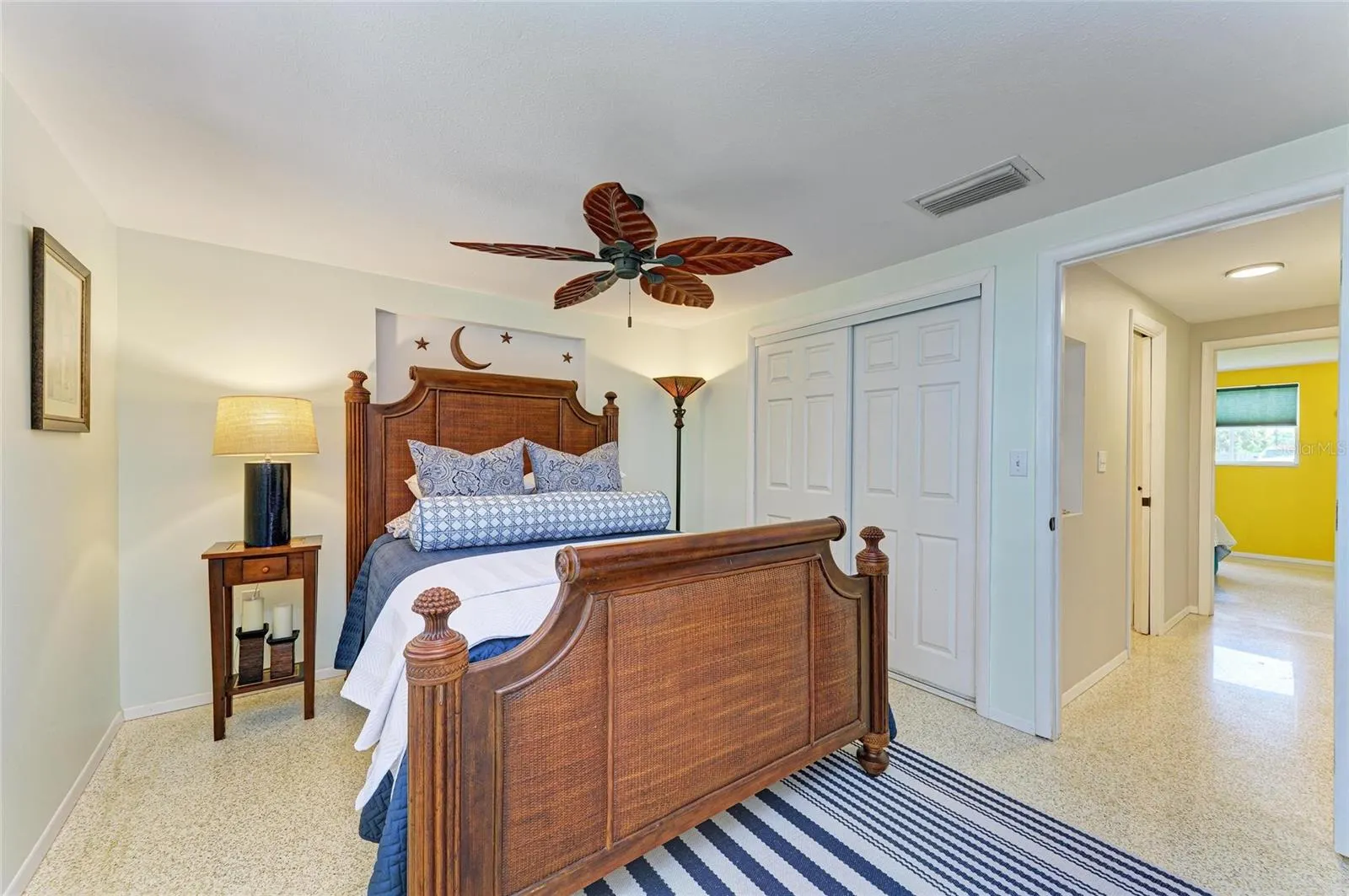 564 W SEMINOLE DR