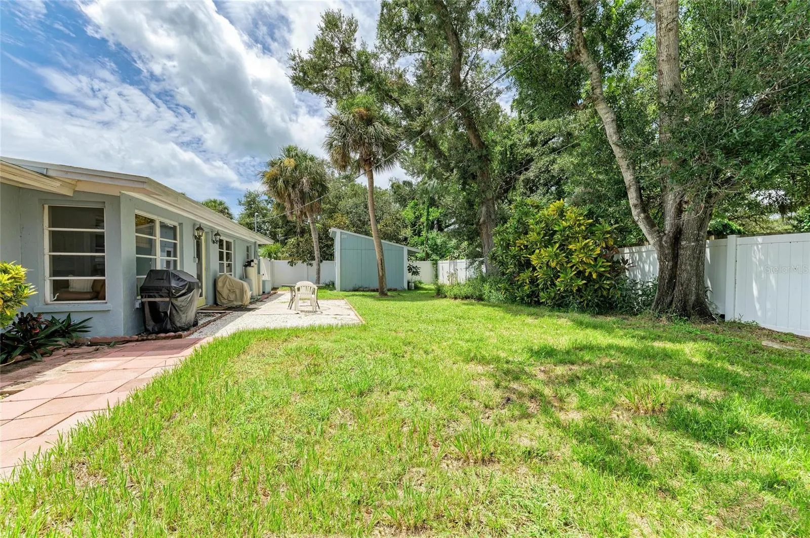 564 W SEMINOLE DR