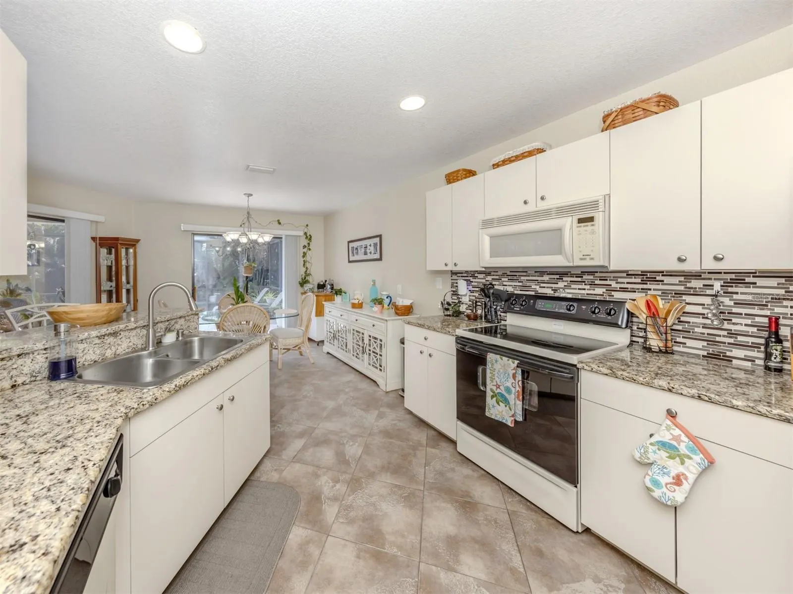 7851 HOWSER CT