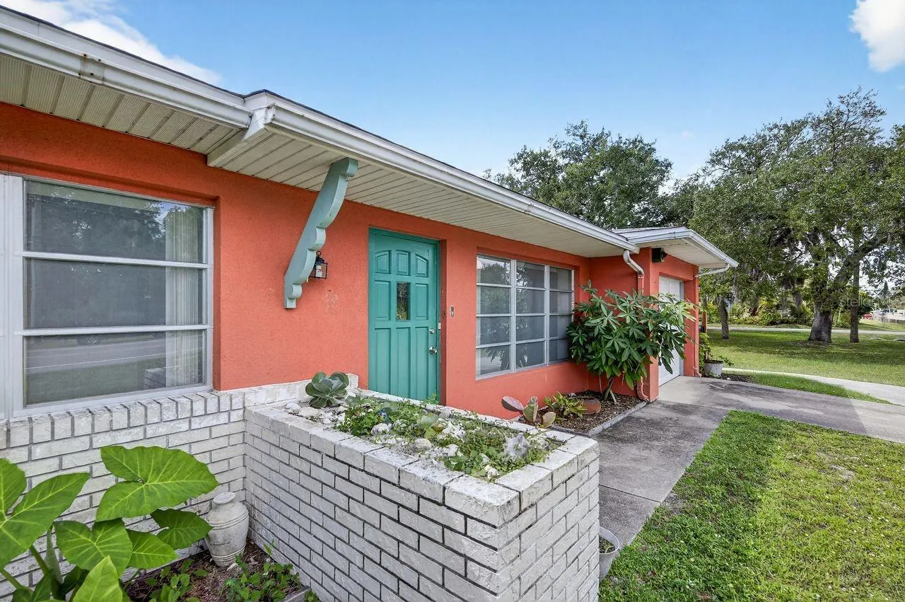 18033 COCHRAN BLVD