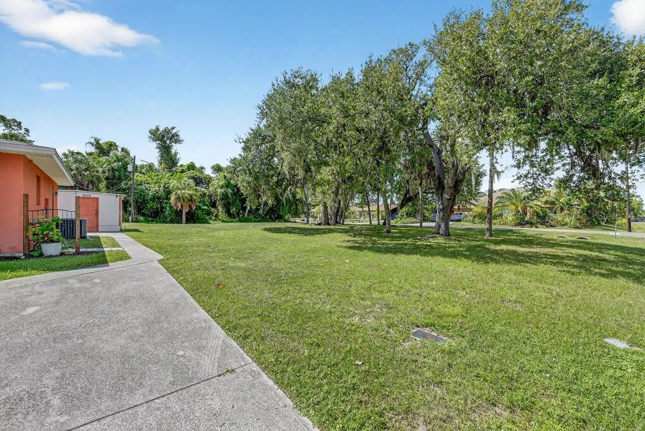 18033 COCHRAN BLVD