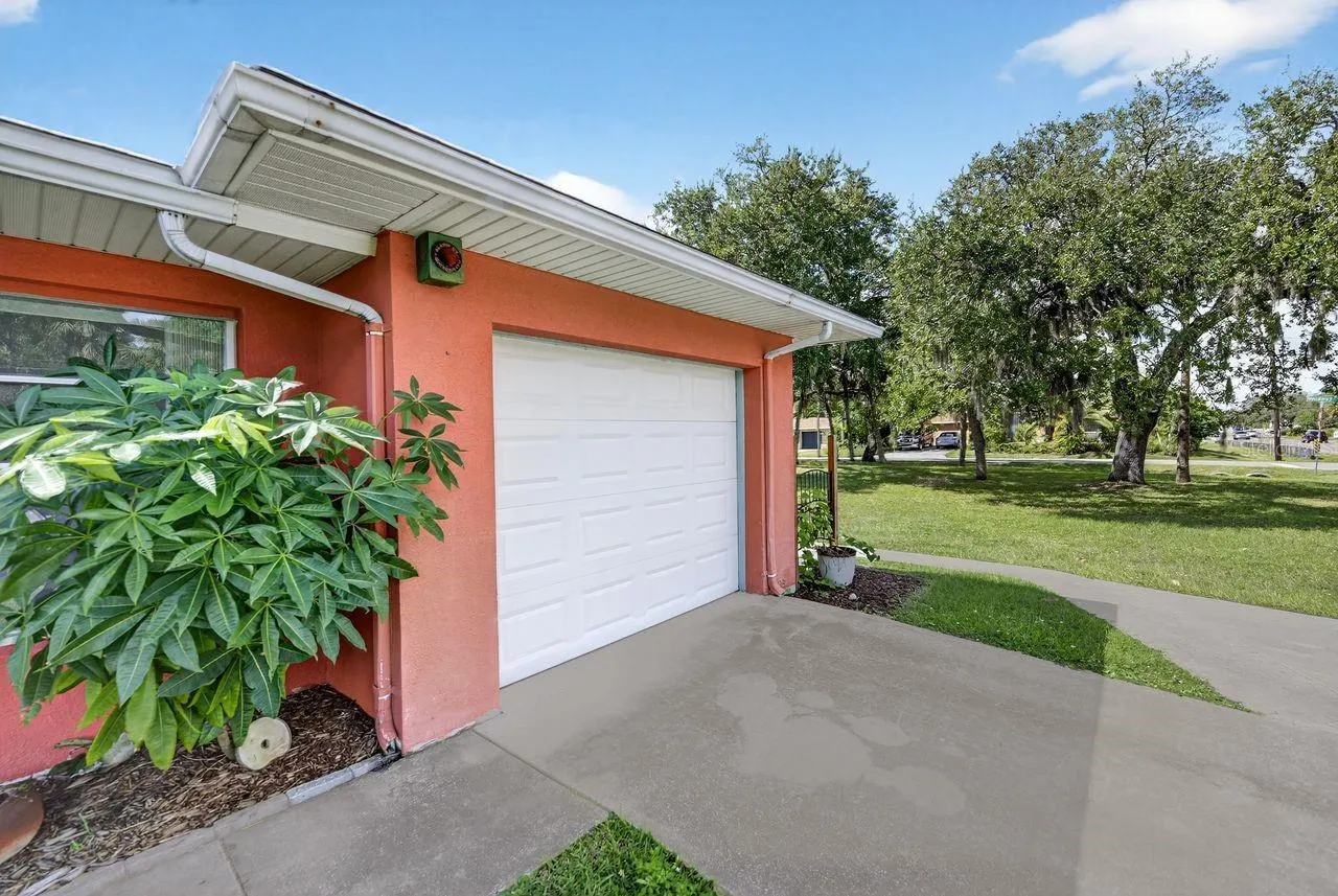 18033 COCHRAN BLVD