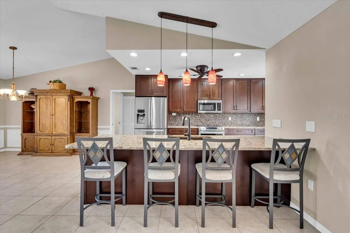 1422 QUAIL LAKE DR