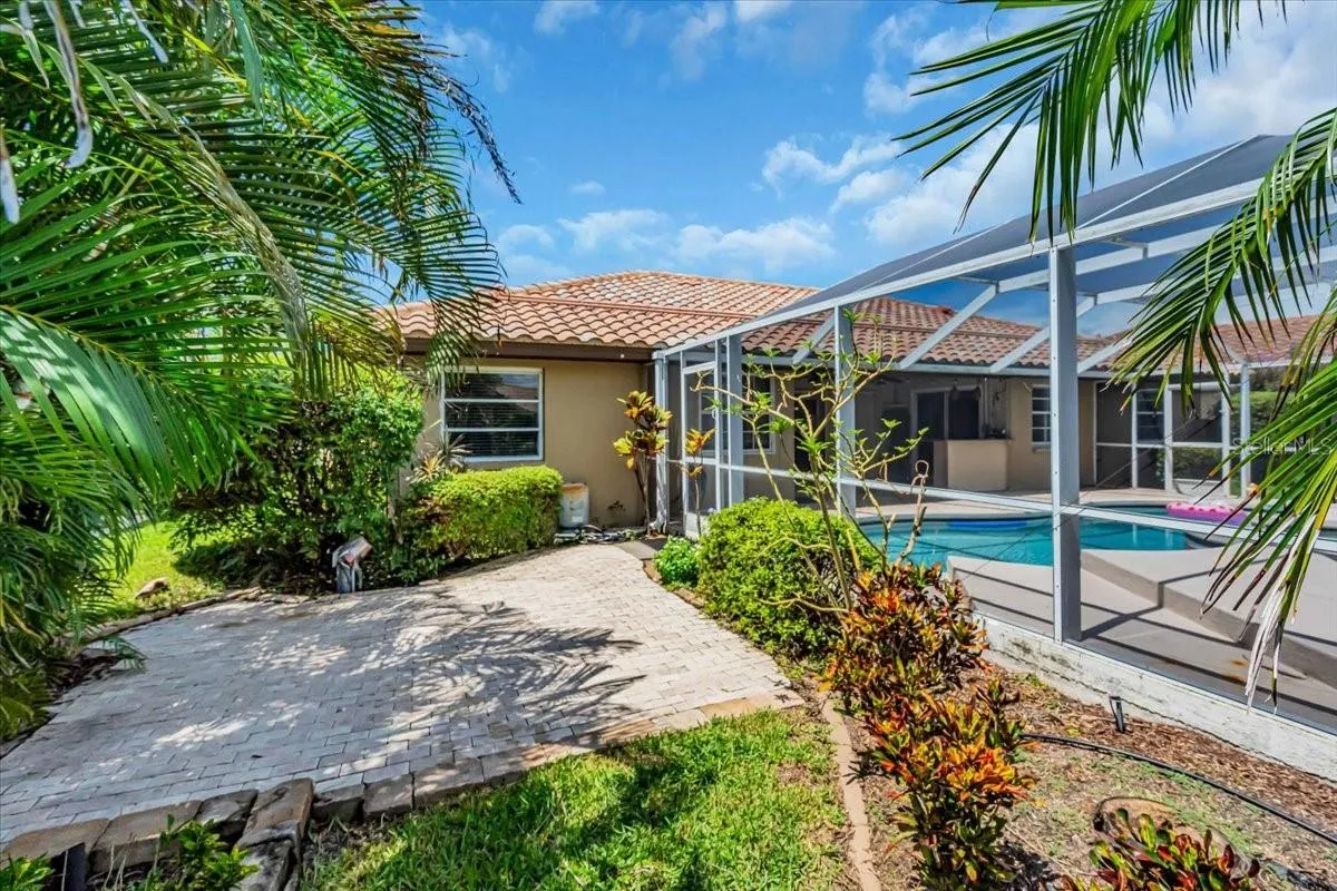 1422 QUAIL LAKE DR