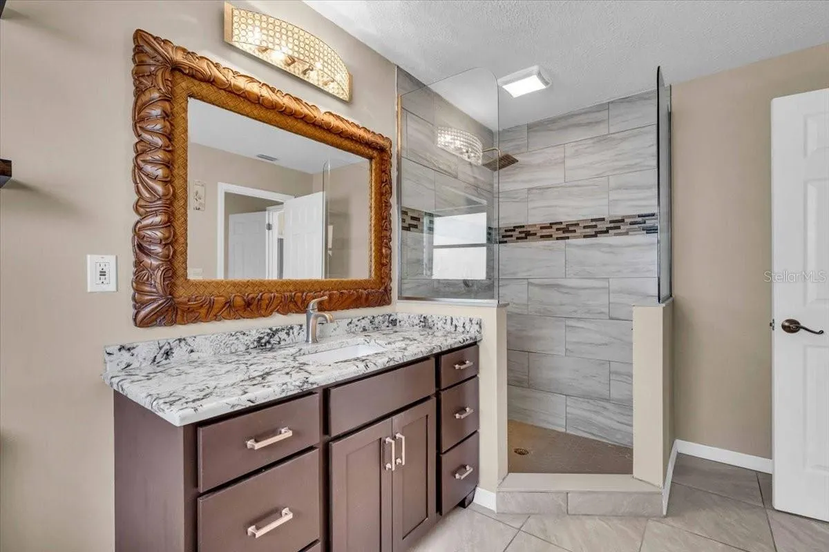 1422 QUAIL LAKE DR
