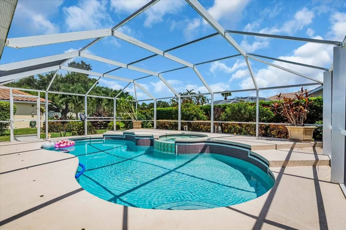 1422 QUAIL LAKE DR