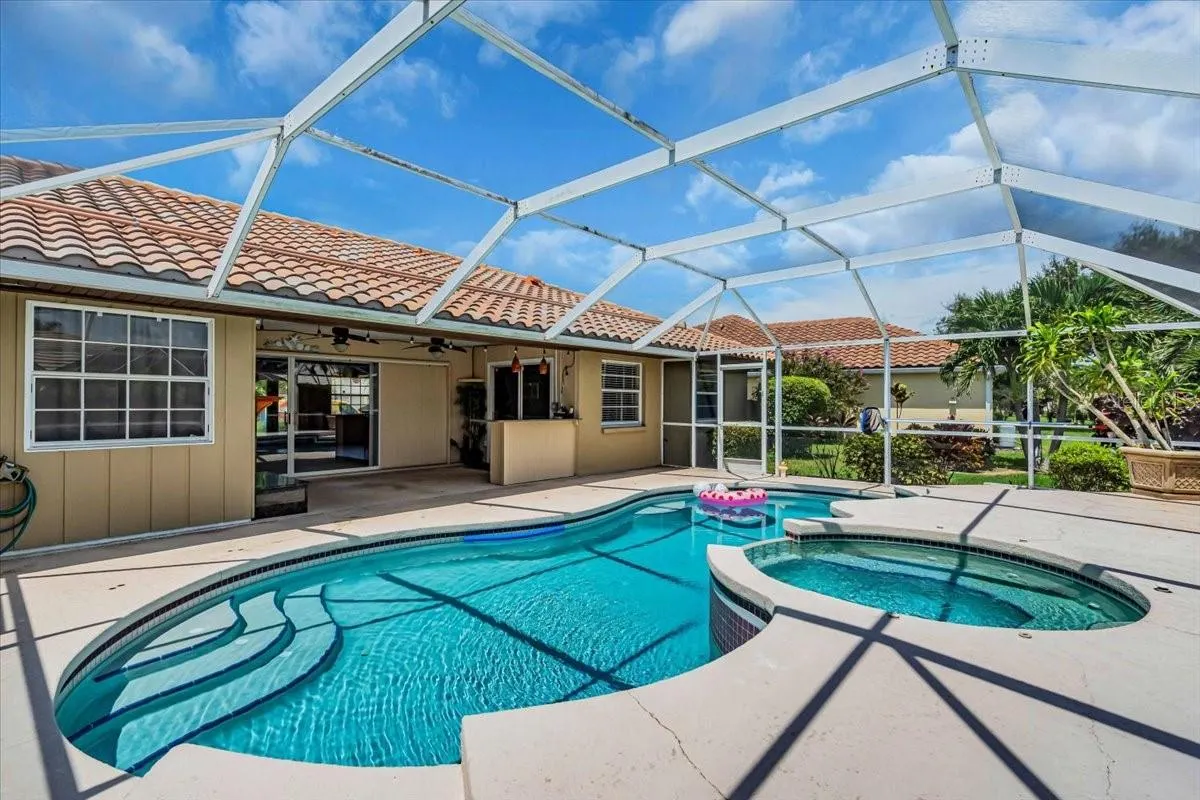1422 QUAIL LAKE DR