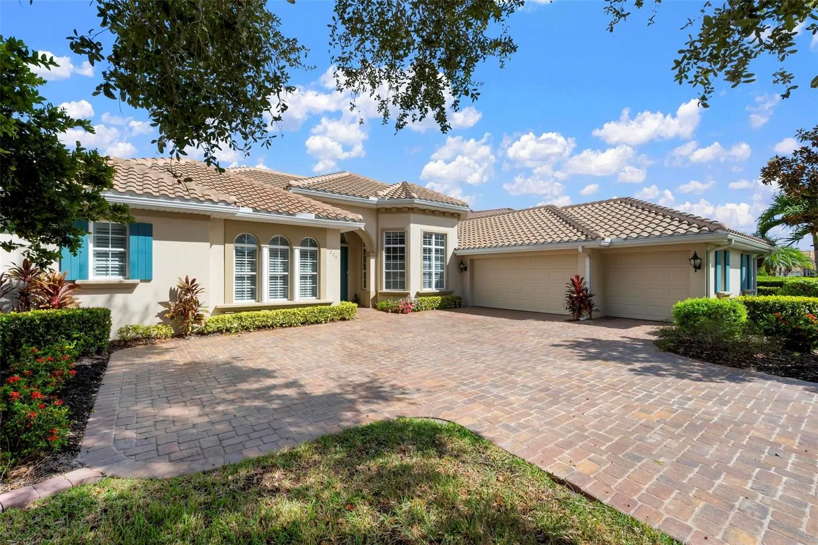 225 PESARO DR