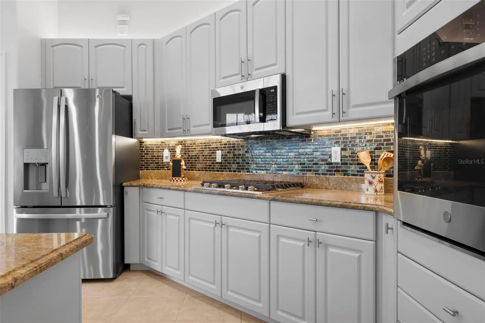 225 PESARO DR